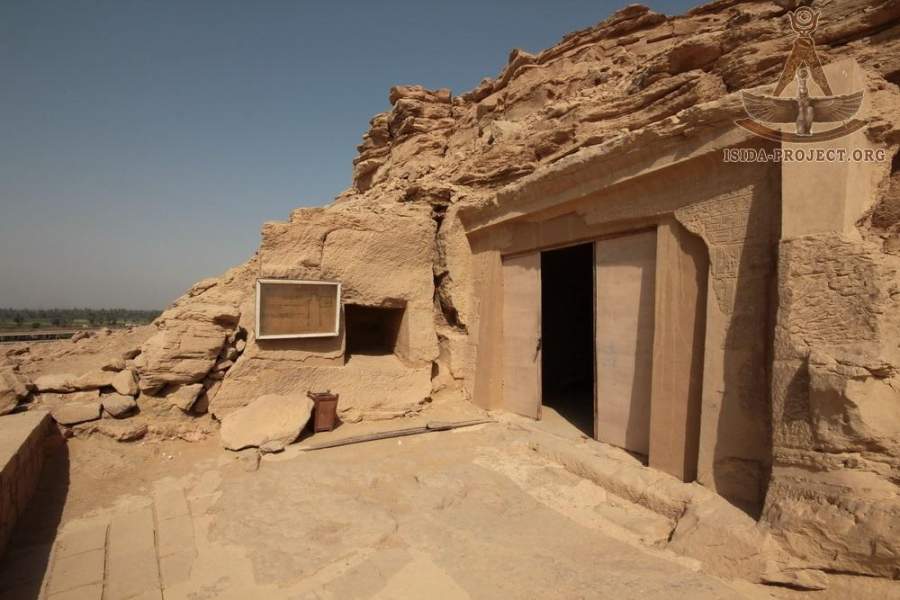 El-Kab. Rock-cut tombs.