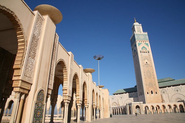 Casablanca City Tour & Transfer to Fez